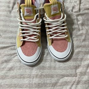 Women’s vans size 8.5 or men’s size 7. Only wore one time and paid $130